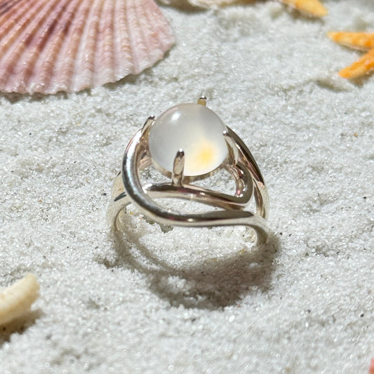 Anello con pietra naturale di giada bianca in argento