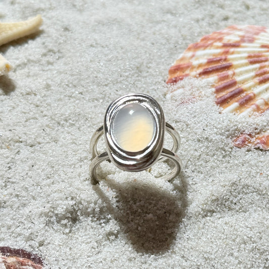 Anello con agata bianca in argento
