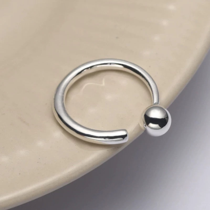 Minimalist design ring in silver